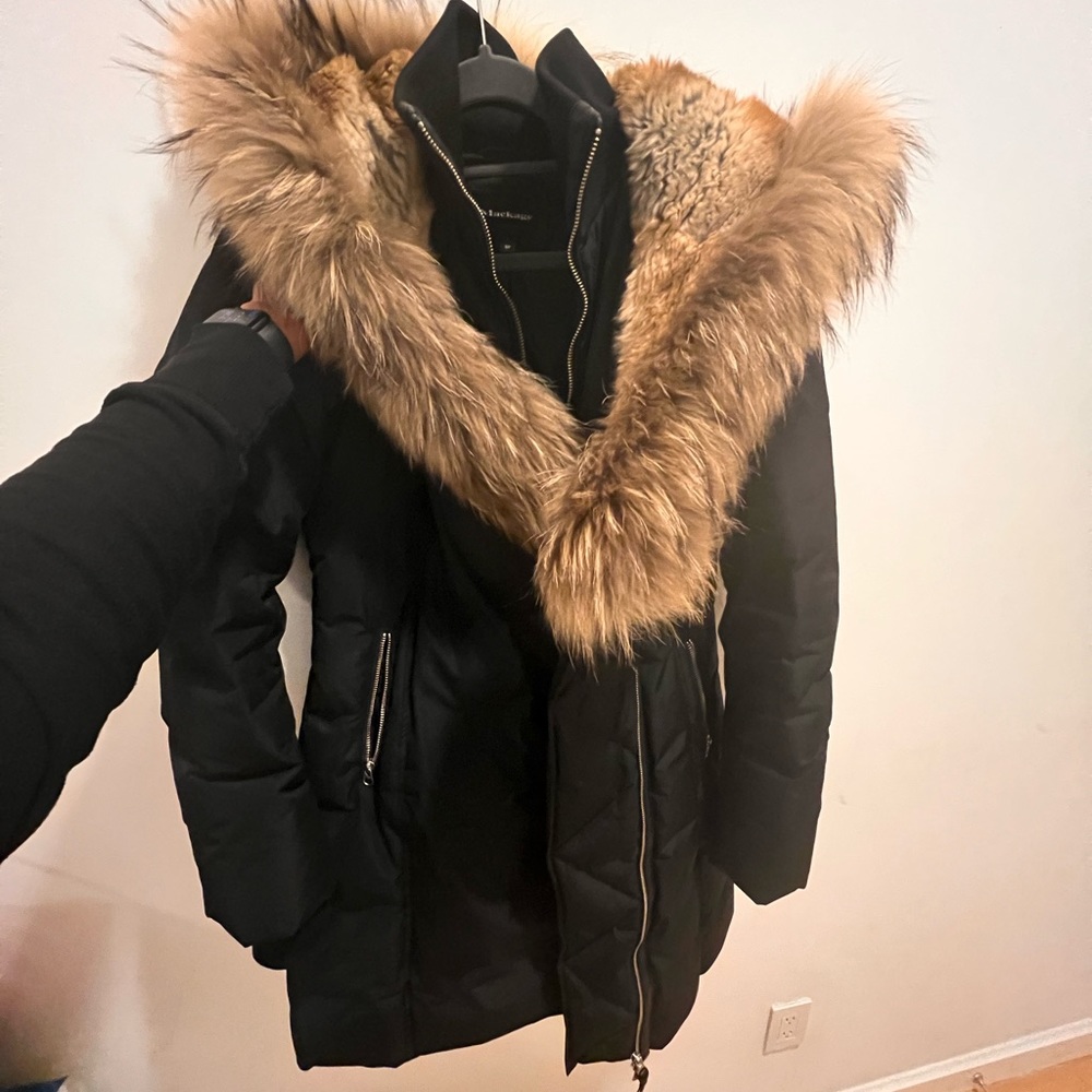 I’m selling my beautiful Mackage puffer! It is so warm and only been worn 3x